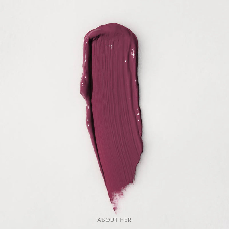 Matowa pomadka Hedonista About Her Lipstick – intensywny malinowo-śliwkowy odcień, swatch produktu