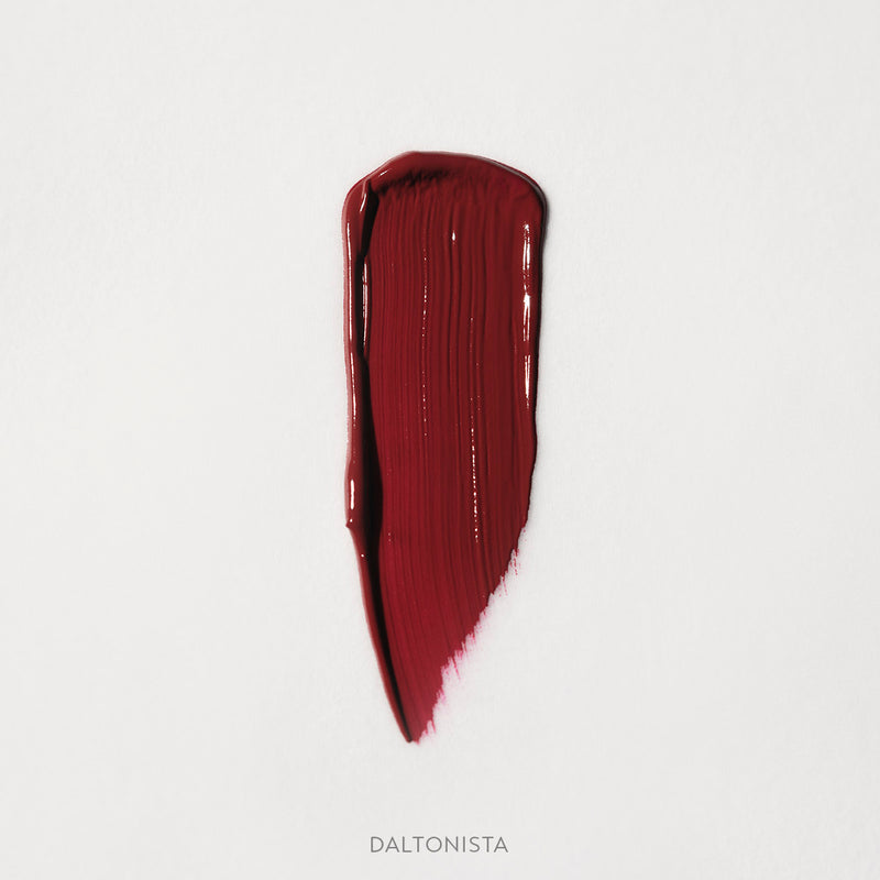 Matowa pomadka Hedonista Daltonista Lipstick – intensywny, głęboki czerwony odcień, swatch produktu